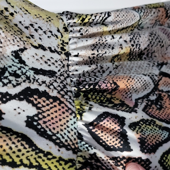 Jumpsuit - Snakeskin print - Picture 4 of 9